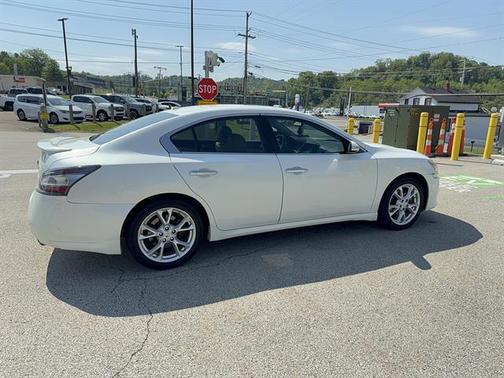 Pearl White 2013 Nissan Maxima SV
