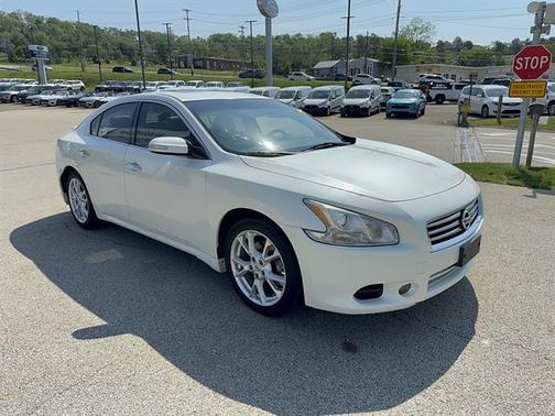 Pearl White 2013 Nissan Maxima SV