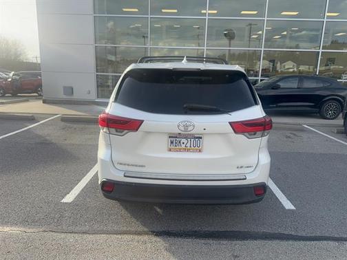 Blizzard Pearl 2017 Toyota Highlander LE Plus