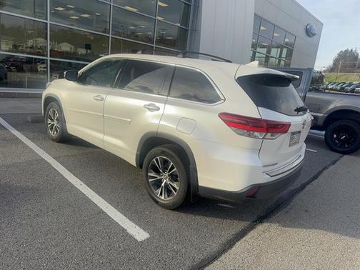 Blizzard Pearl 2017 Toyota Highlander LE Plus