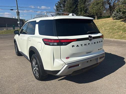 Pearl White Tricoat 2023 Nissan Pathfinder SL 4WD
