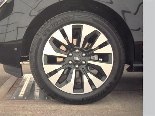 Agate Black 2025 Ford Expedition Platinum