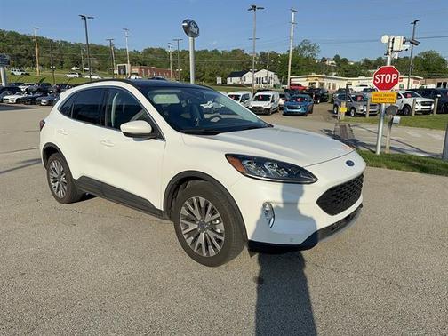 Star White Metallic Tri-Coat 2022 Ford Escape Titanium