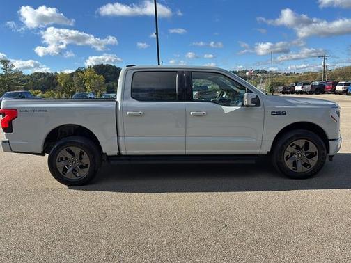 2024 Ford F-150 Lightning LARIAT