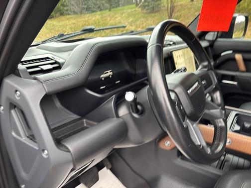 2023 Land Rover Defender 130 X-Dynamic SE