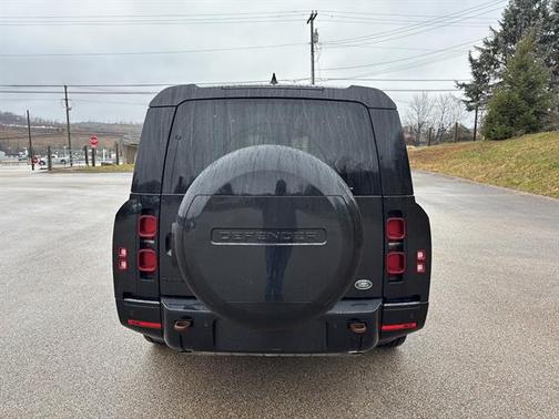 2023 Land Rover Defender 130 X-Dynamic SE