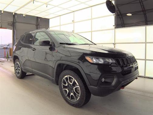 Diamond Black Crystal Pearlcoat 2024 Jeep Compass Trailhawk
