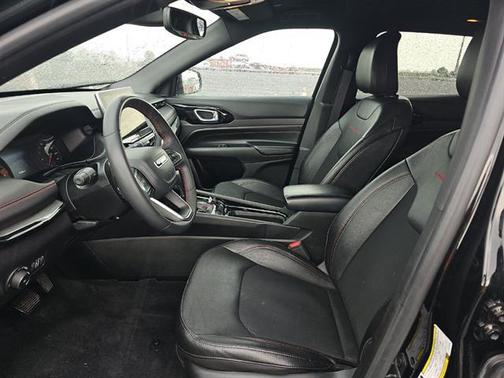 Diamond Black Crystal Pearlcoat 2024 Jeep Compass Trailhawk