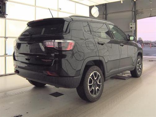 Diamond Black Crystal Pearlcoat 2024 Jeep Compass Trailhawk