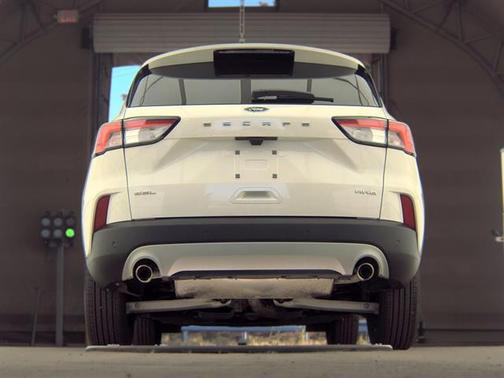 Star White Metallic Tri-Coat 2022 Ford Escape SEL