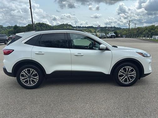 Star White Metallic Tri-Coat 2022 Ford Escape SEL
