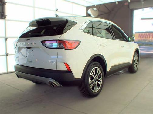 Star White Metallic Tri-Coat 2022 Ford Escape SEL