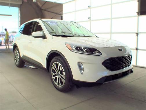 Star White Metallic Tri-Coat 2022 Ford Escape SEL