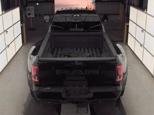 2025 RAM 3500 Limited Crew Cab 4x4 8' Box