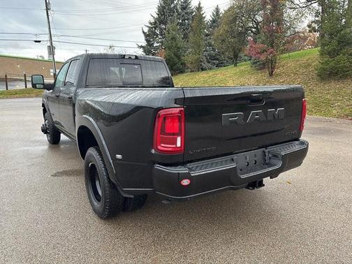 2025 RAM 3500 Limited Crew Cab 4x4 8' Box