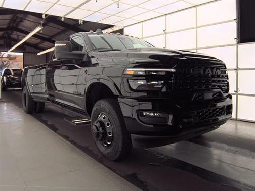 2025 RAM 3500 Limited Crew Cab 4x4 8' Box