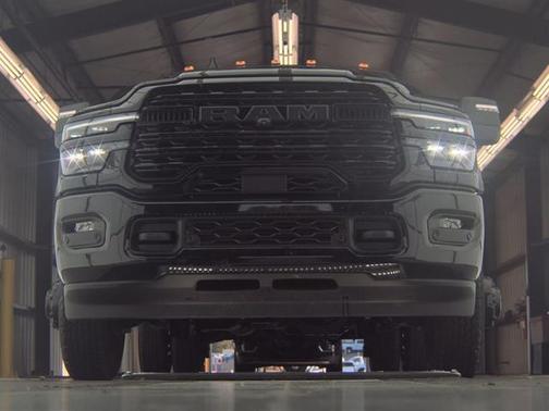 2025 RAM 3500 Limited Crew Cab 4x4 8' Box