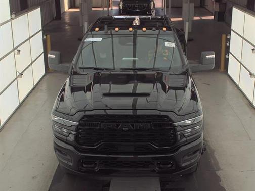 2025 RAM 3500 Limited Crew Cab 4x4 8' Box