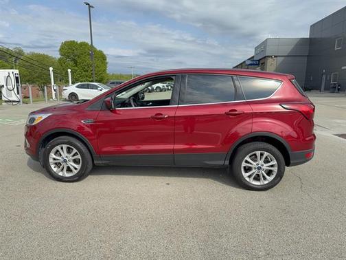 Ruby Red Metallic Tinted Clearcoat 2019 Ford Escape SE