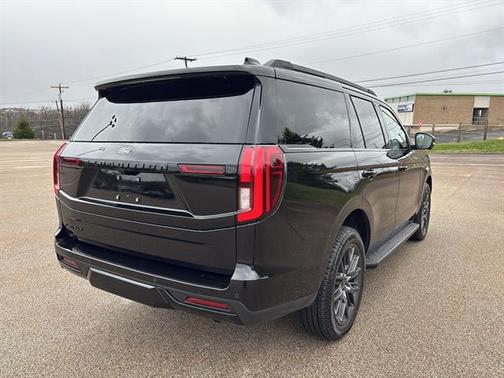 Agate Black Metallic 2026 Ford Expedition Platinum