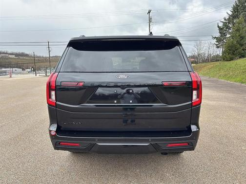 Agate Black Metallic 2026 Ford Expedition Platinum