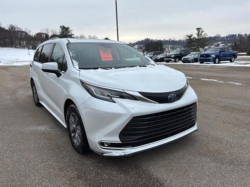 2022 Toyota Sienna XLE