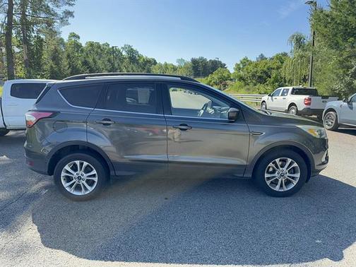 White Platinum Metallic Tri-Coat 2017 Ford Escape SE