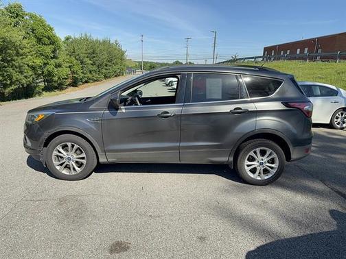 White Platinum Metallic Tri-Coat 2017 Ford Escape SE