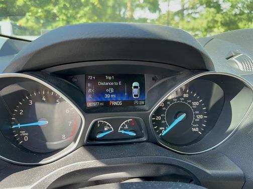 White Platinum Metallic Tri-Coat 2017 Ford Escape SE