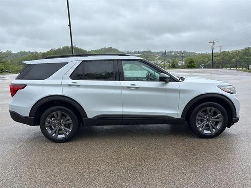 Space White Metallic 2026 Ford Explorer Active w/200A Pkg