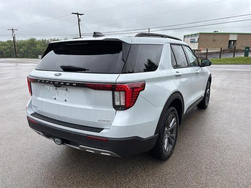 Space White Metallic 2026 Ford Explorer Active w/200A Pkg