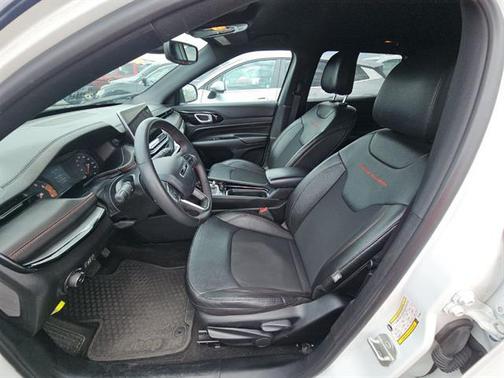 Bright White Clearcoat 2024 Jeep Compass Trailhawk