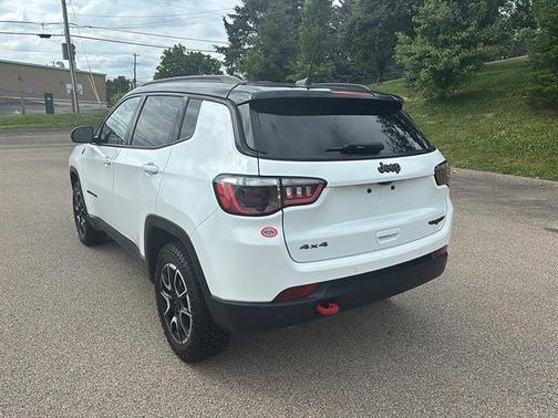 Bright White Clearcoat 2024 Jeep Compass Trailhawk