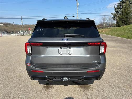 Carbonized Gray Metallic 2026 Ford Explorer ST-Line