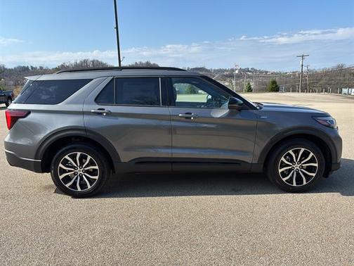 Carbonized Gray Metallic 2026 Ford Explorer ST-Line