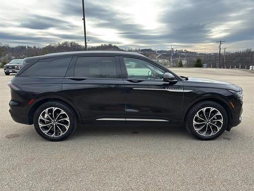 2024 Lincoln Nautilus Reserve