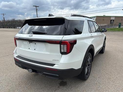 Star White Metallic Tri-Coat 2026 Ford Explorer ST-Line