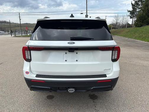 Star White Metallic Tri-Coat 2026 Ford Explorer ST-Line