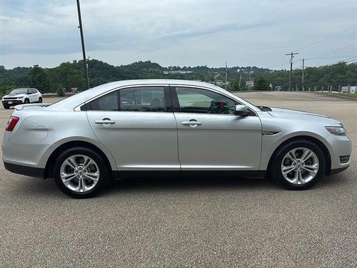Ingot Silver Metallic 2019 Ford Taurus SEL