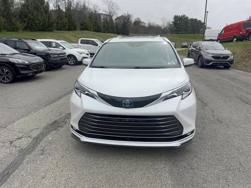 2023 Toyota Sienna Platinum