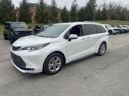 2023 Toyota Sienna Platinum