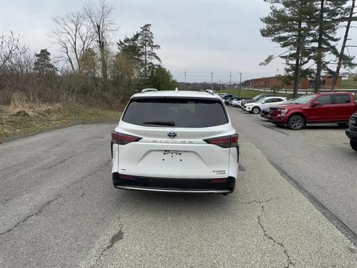 2023 Toyota Sienna Platinum