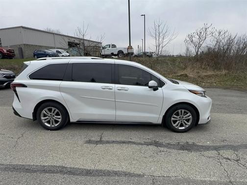 2023 Toyota Sienna Platinum