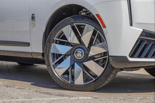Arctic White 2026 Rolls-Royce Cullinan
