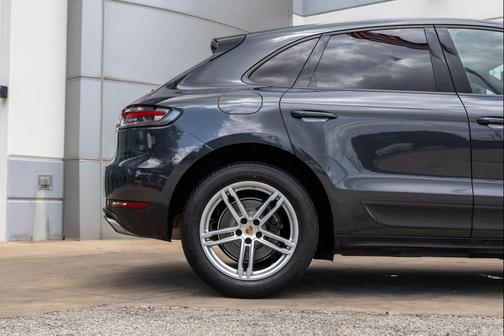 Volcano Grey Metallic 2021 Porsche Macan Macan