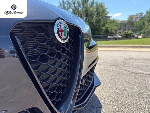 Vulcano Black Metallic 2023 Alfa Romeo Giulia Veloce RWD