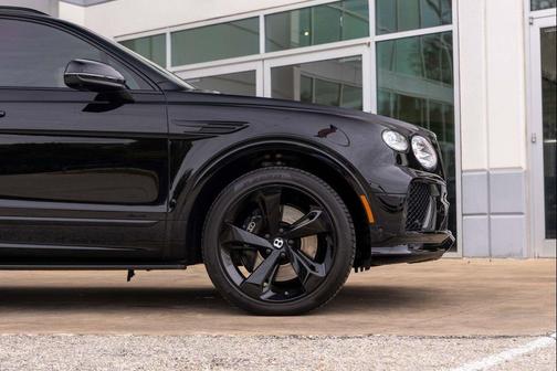 Beluga 2024 Bentley Bentayga Azure