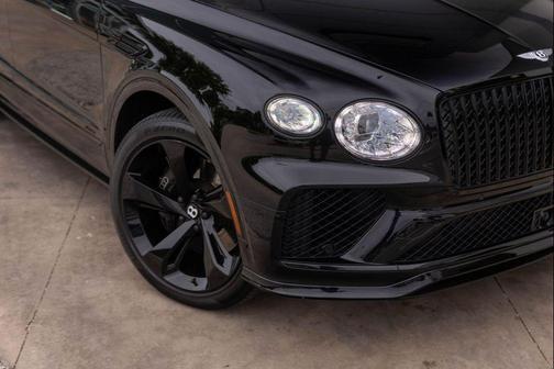 Beluga 2024 Bentley Bentayga Azure
