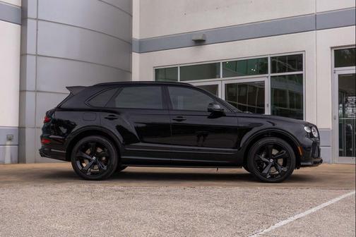 Beluga 2024 Bentley Bentayga Azure