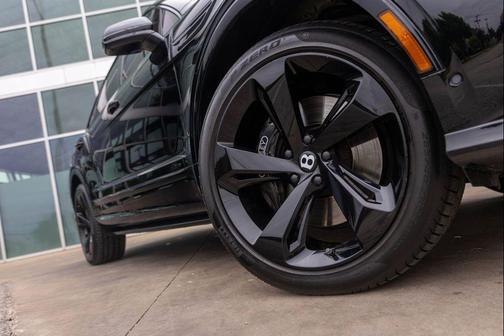 Beluga 2024 Bentley Bentayga Azure